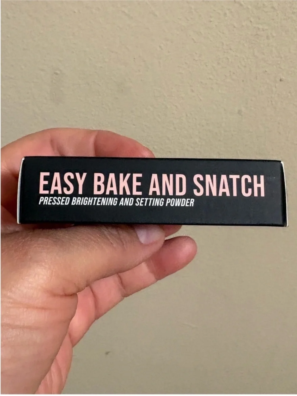 HUDA BEAUTY Easy Bake and Snatch Pressed Brightening & Setting Powder POUND CAKE